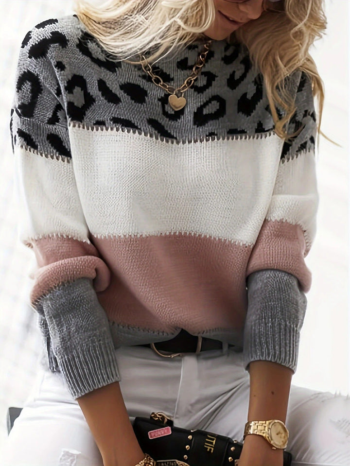 Loose-fit women's leopard print sweater. Cozy & stylish jumper, perfect for autumn & winter animal print fashion.