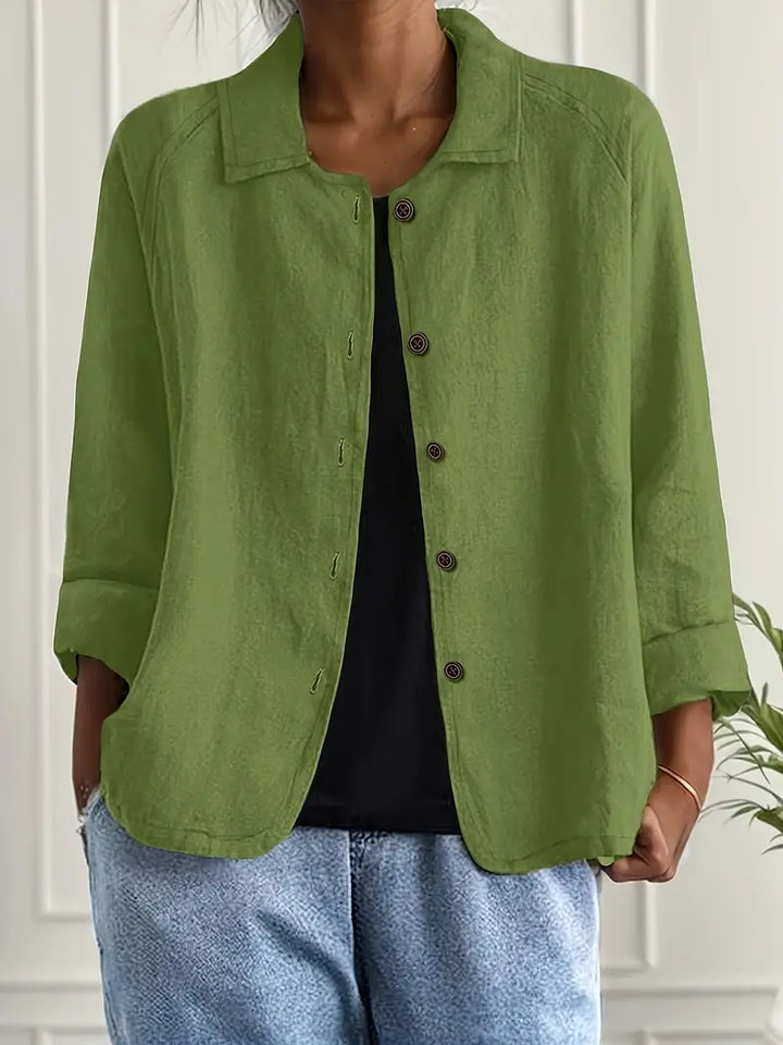 Elegant and comfortable women's lightweight shirt cardigan, perfect for versatile spring outfits.
