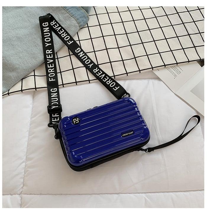 Practical women's mini travel bag, ideal for daily essentials & compact weekend trips.