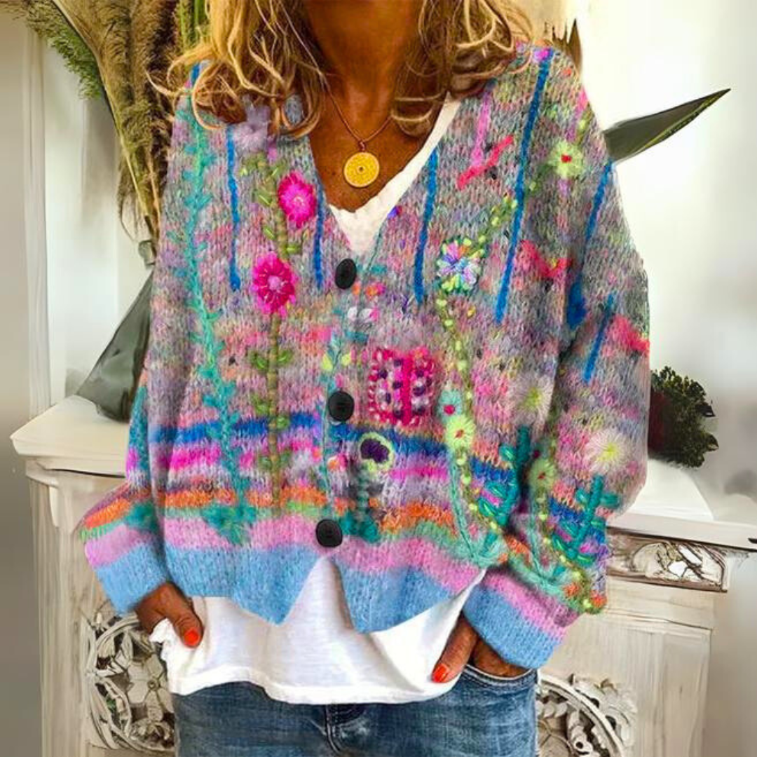 Fashionable button-up women's oversized cardigan, graphic print, long sleeve for versatile casual wear.