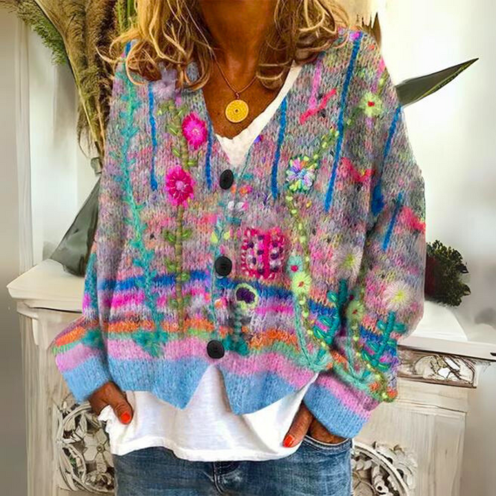 Fashionable button-up women's oversized cardigan, graphic print, long sleeve for versatile casual wear.