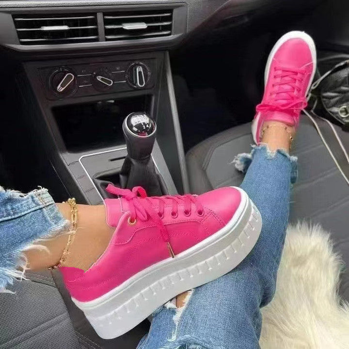 Fashionable women's platform sneakers, versatile everyday wear. Comfortable ladies shoes with a stylish chunky sole.