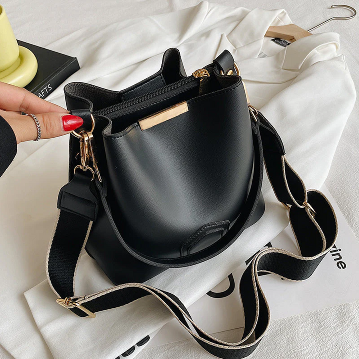 Stylish women's premium leather shoulder bag, a versatile fashion accessory for daily elegance.