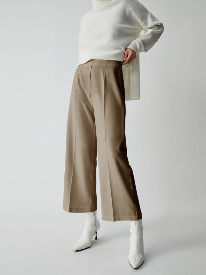 Selina wide leg trousers. A comfortable and stylish choice for women, perfect for versatile daily fashion.