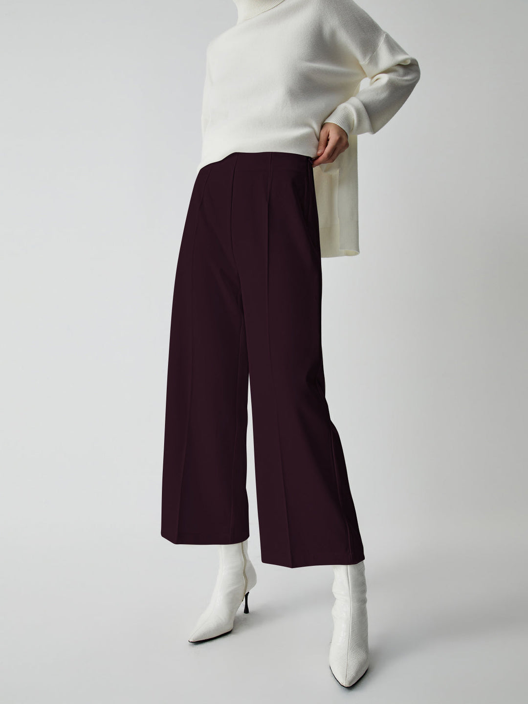 Casual Selina wide leg trousers for women. Enjoy comfort and style with these versatile polyester-elastane pants.