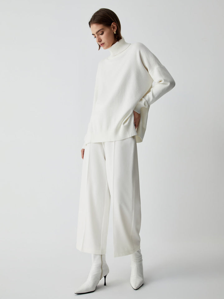 Elegant Selina wide leg trousers for women. A versatile workwear piece, combining style with all-day comfort.