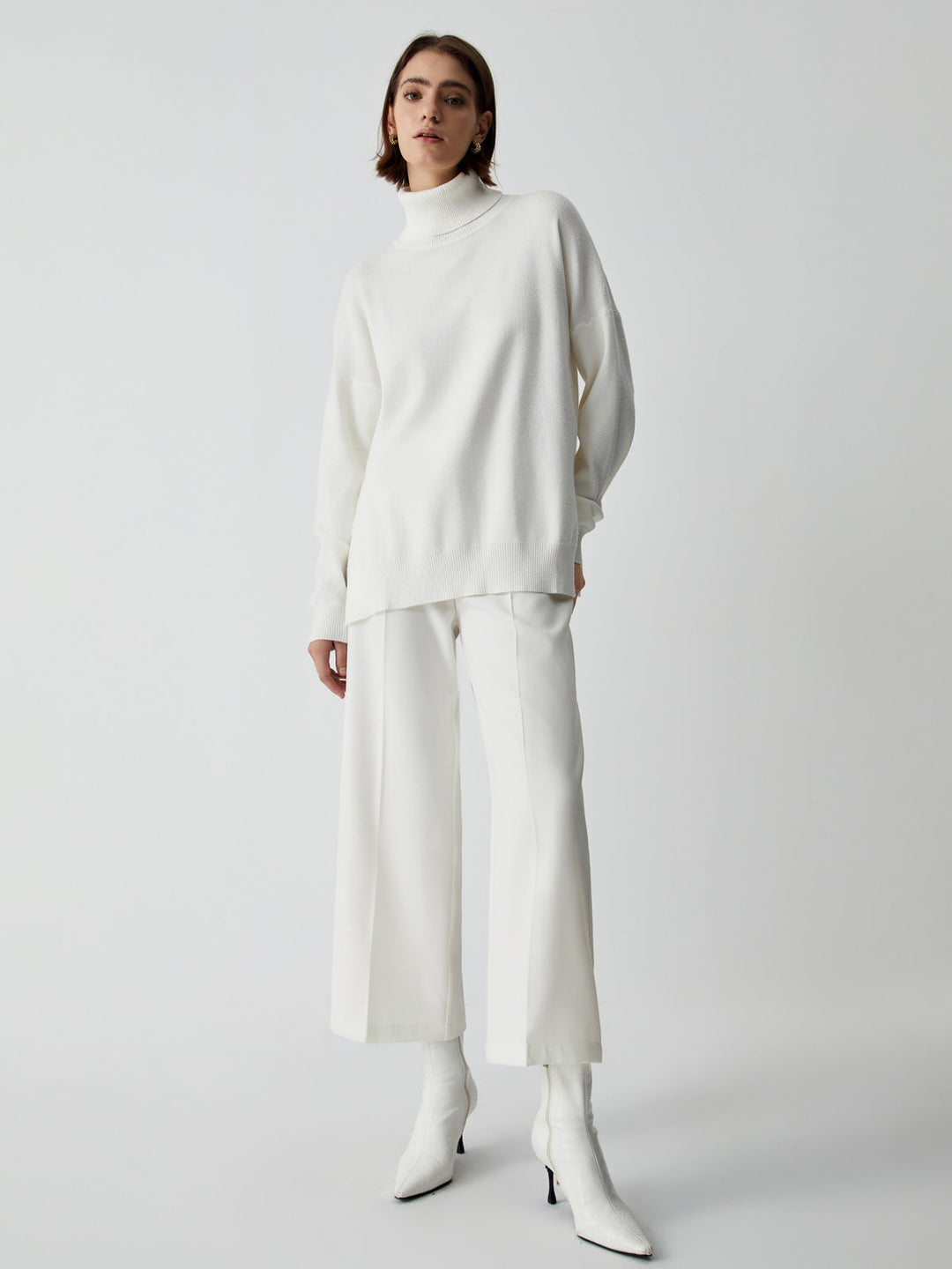 Selina wide leg trousers for women. Offering supreme comfort and style, a versatile addition to any wardrobe.