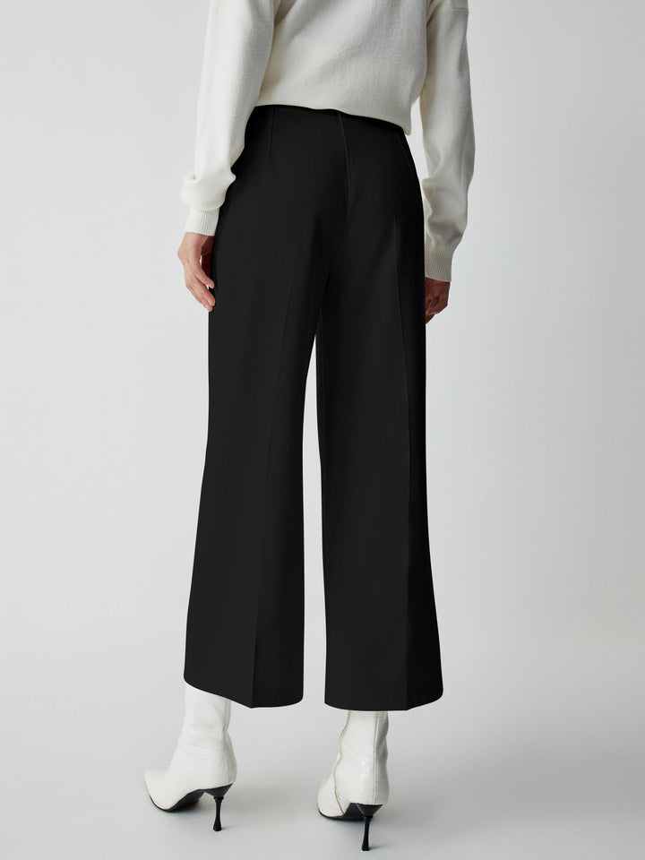 Stylish Selina wide leg trousers for women. Polyester-elastane fabric ensures comfort and a flattering fit.