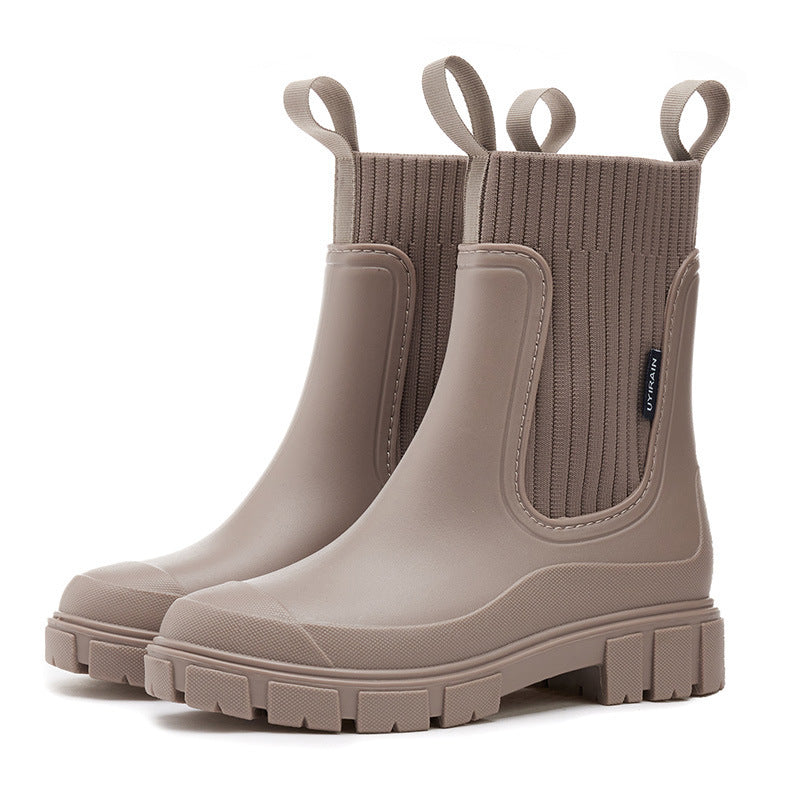 Practical women's all-weather rain boots with a durable, anti-slip design. Waterproof and comfortable for outdoor use.