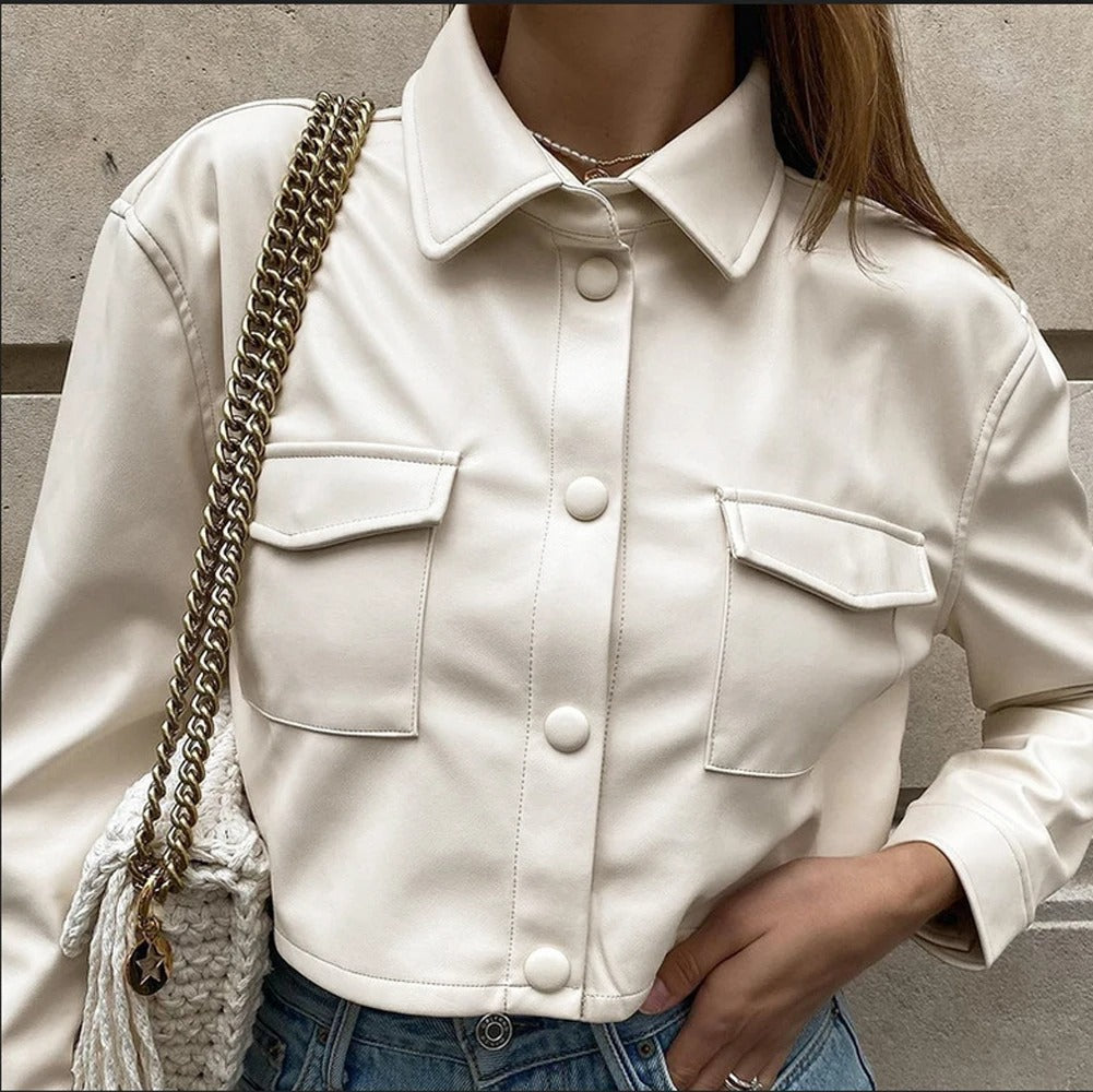 Women's lightweight waterproof summer jacket, a stylish and chic coat for outdoor activities. Regular fit.