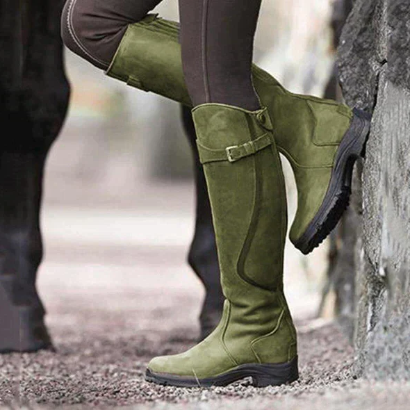 Comfortable women's waterproof boots for all-weather style, perfect for snowy and cold outdoor conditions.