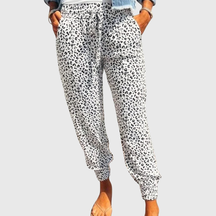 Elegant women's wide leg animal print pants, a stylish & comfortable statement piece for trendy outfits.