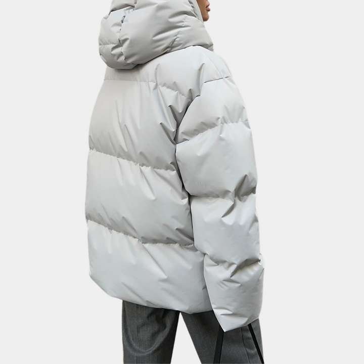 Versatile women's outerwear: a comfortable and stylish windbreaker jacket, perfect for daily wear.