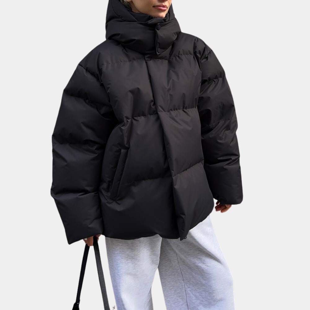 Fashionable women's windbreaker for casual wear, lightweight design for ultimate comfort and style.
