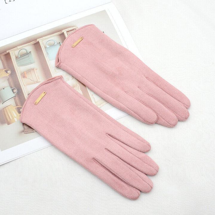 Soft, warm women's winter gloves, ideal for cold weather and smartphone use.