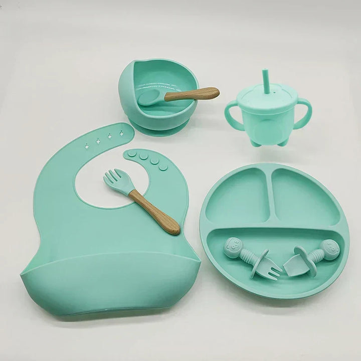 Effortless independent mealtimes with TinyBites easy-clean silicone baby feeding set & suction plate.