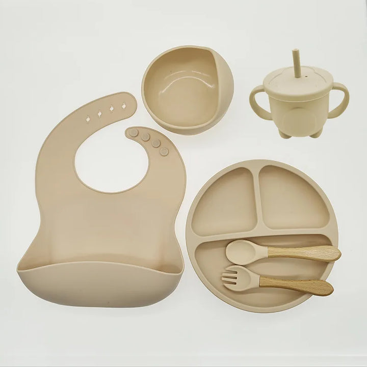 Promote independent eating with this silicone baby feeding set, suction plate & soft utensils.