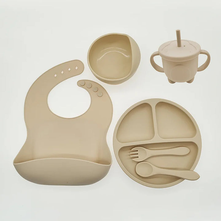 Practical baby silicone feeding set, easy clean non-slip suction plate for stress-free mealtimes.