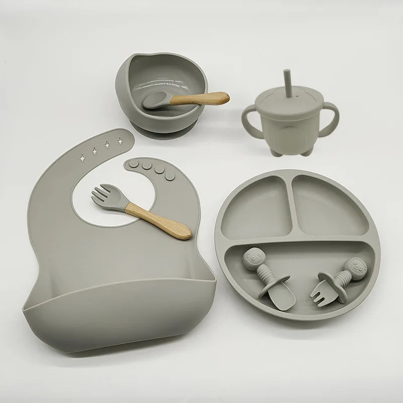 Ideal baby gift: TinyBites silicone feeding set with non-slip suction plate for easy weaning.