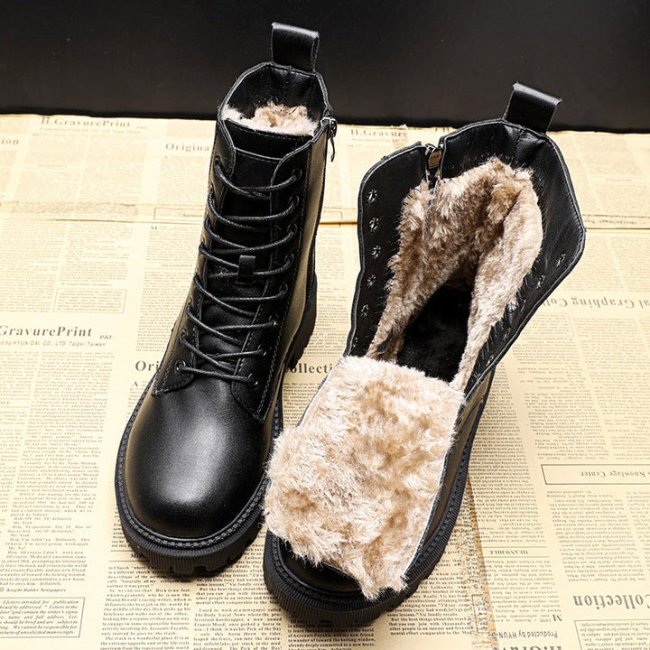 Trendy black women's winter boots with a cozy lining & non-slip sole for stylish everyday comfort.