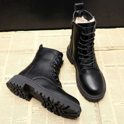 Stylish black winter boots for women, offering cozy warmth, a non-slip sole & ultimate comfort for daily wear.