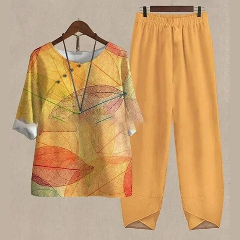 Fashionable women's 2-piece spring/summer ensemble. Trendy matching set offering comfort & style.