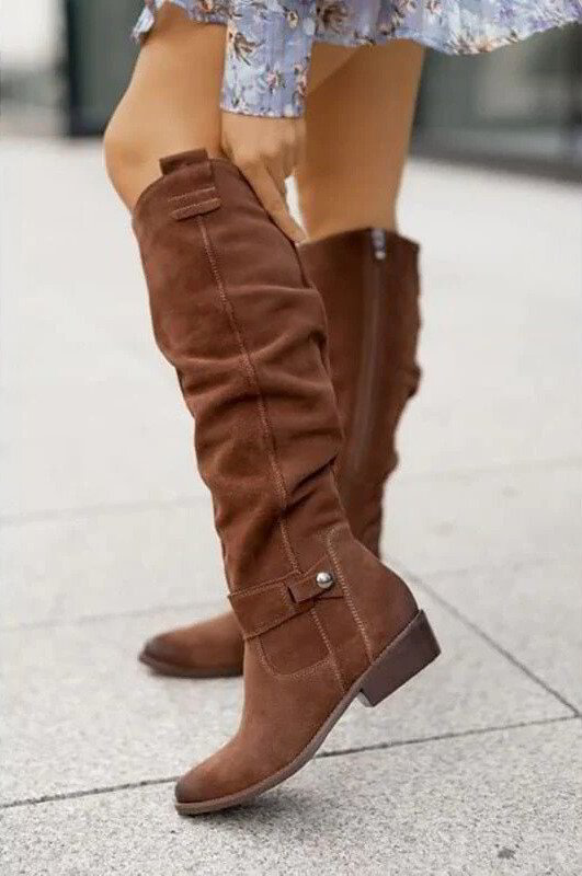 Comfortable women's mid-heel boots with stylish design. Perfect for everyday fashion & winter.
