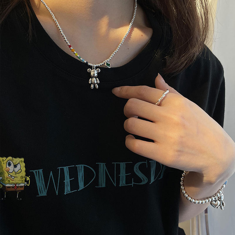 Stylish women's jewelry: a trendy stainless steel necklace featuring a radiant white gemstone. Perfect accessory.