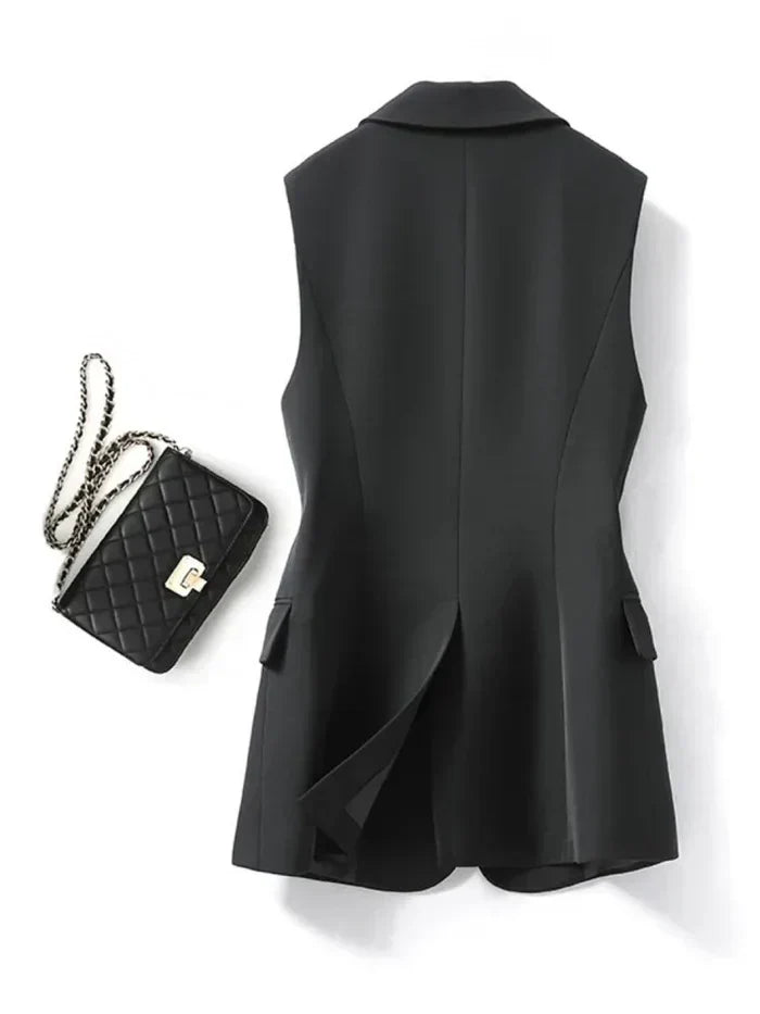 Modern women's sleeveless lapel blazer vest, ideal for layering. Chic and versatile for formal or casual wear.
