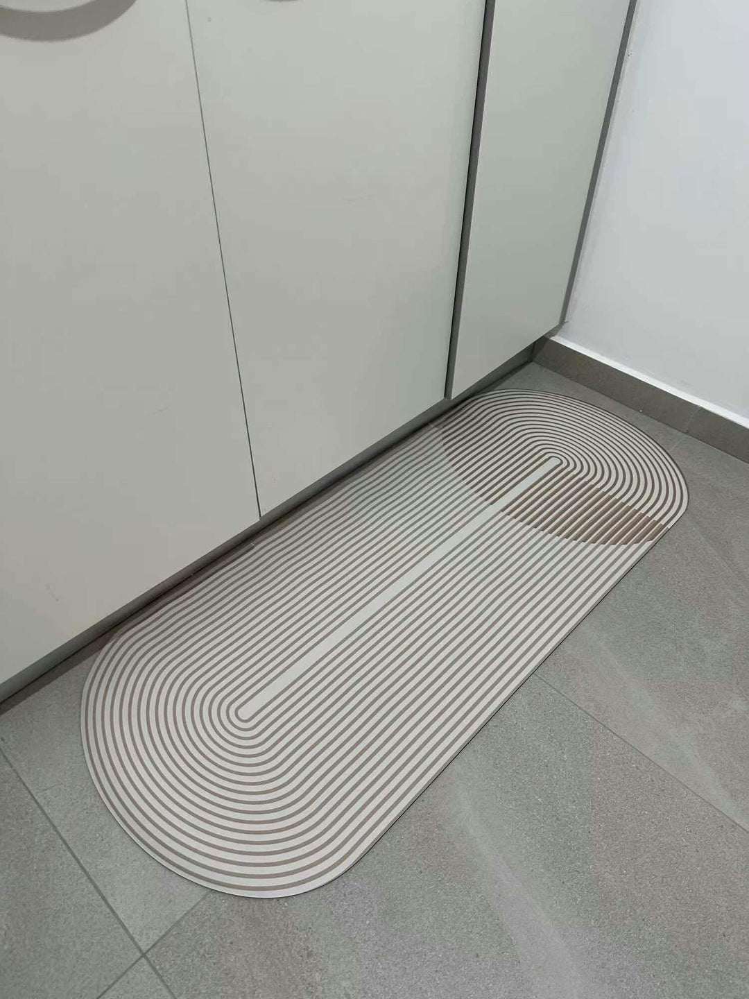 Ultra-absorbent non-slip floor mat, keeps floors dry & safe in kitchen, entryway, bathroom. Washable.