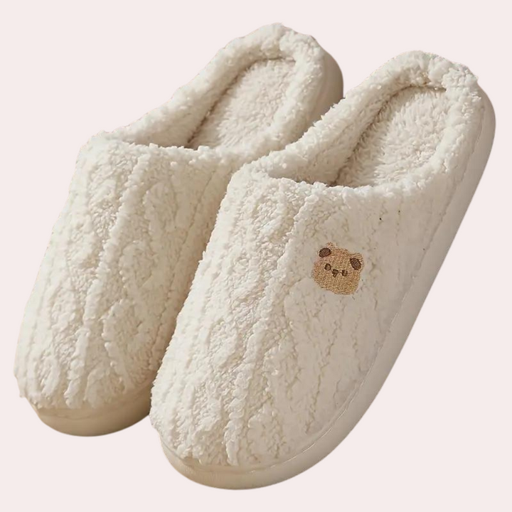 Stylish women's cozy slippers in a plush design. Ultra-soft indoor footwear for ultimate comfort, ideal for home & relaxing.