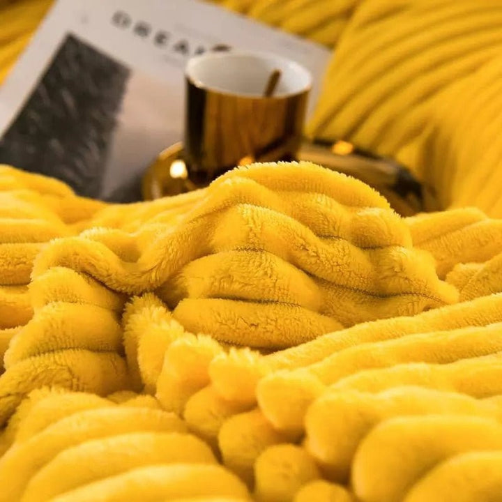 Cozy bedroom duvet, ultra-soft winter comforter in microfiber for warm and comfortable bedding.