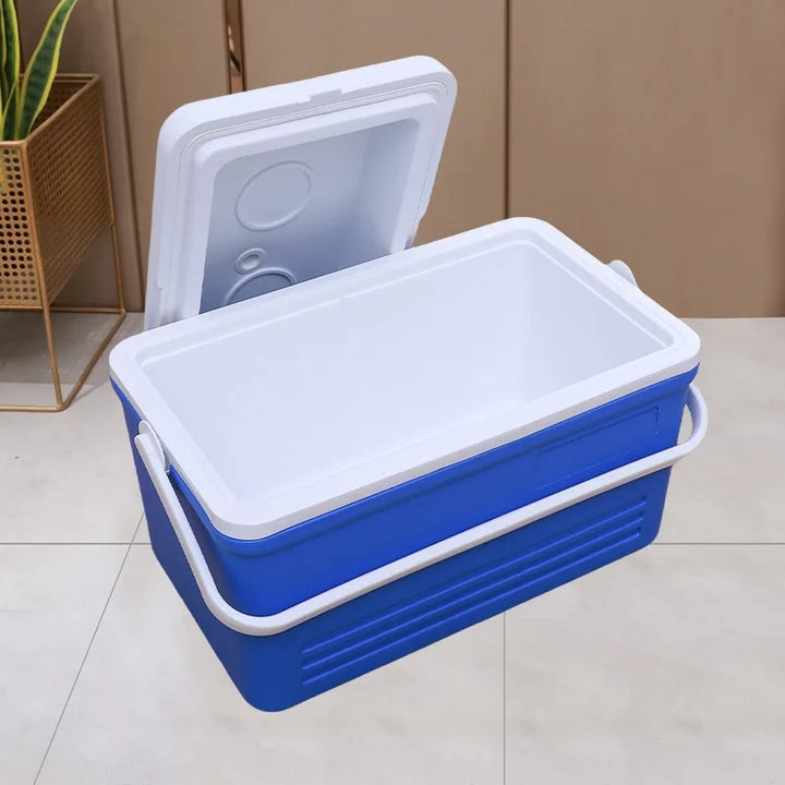 Insulated 30L outdoor gear cooler box, ideal for keeping contents cold during camping or picnics.