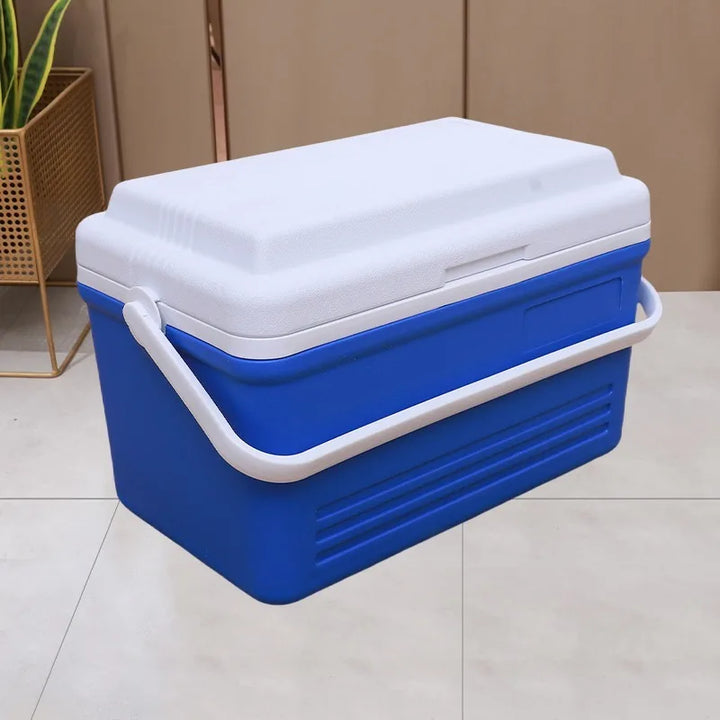 Unisex 30L Elric cooler box, designed for portability and superior insulation in any outdoor setting.