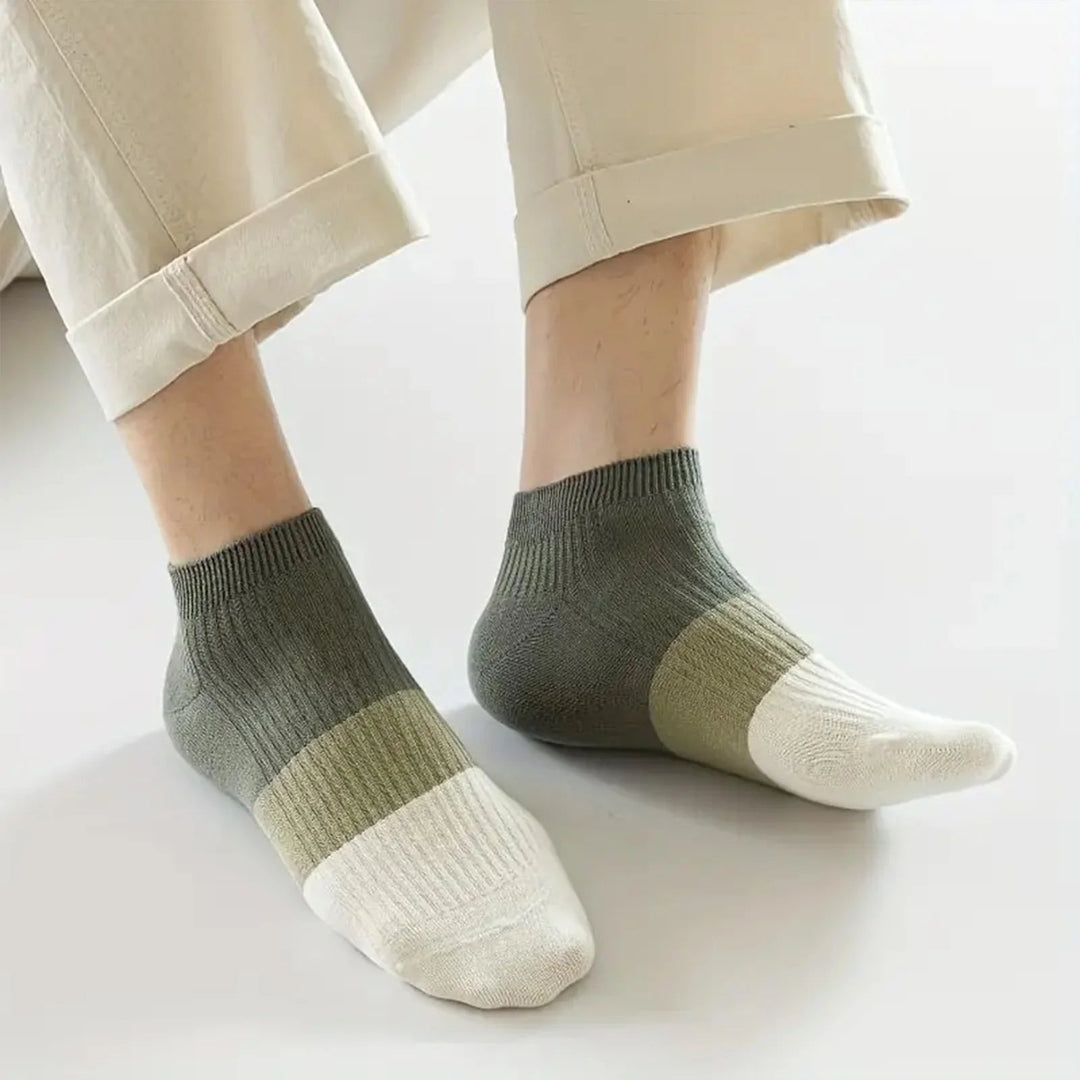 Soft cotton 5-pack breathable ankle socks, unisex, ideal for comfortable everyday wear.