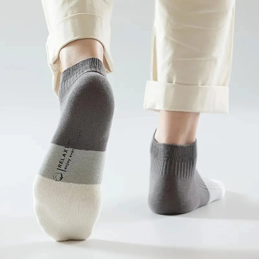 Versatile 5-pack unisex ankle socks for men & women, breathable cotton for everyday activities.