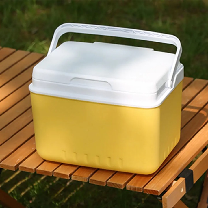 Dalen 6L thermal cooler box, perfect for keeping drinks cold during camping or picnics.