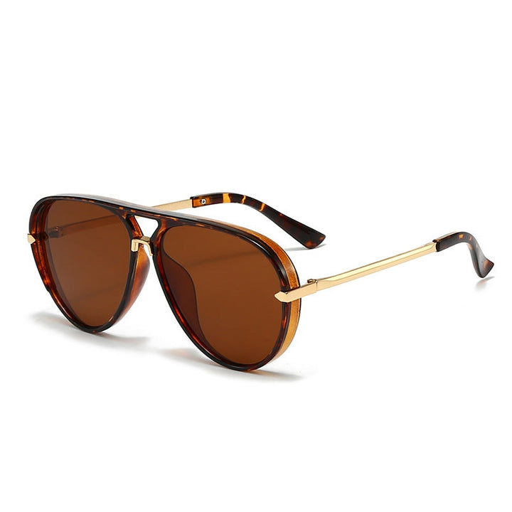 Vintage-inspired unisex aviator sunglasses from the 70s, with trendy gradient lenses and UV block.