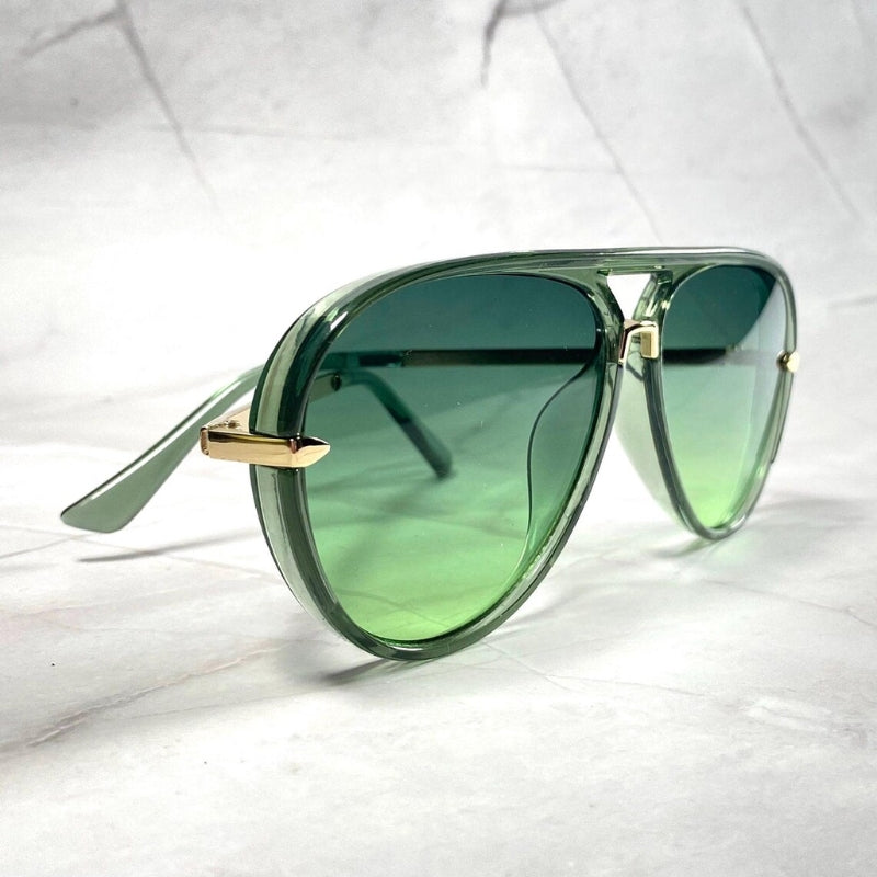 Retro unisex aviator sunglasses, 70s style with unique gradient lenses & durable acetate frame.