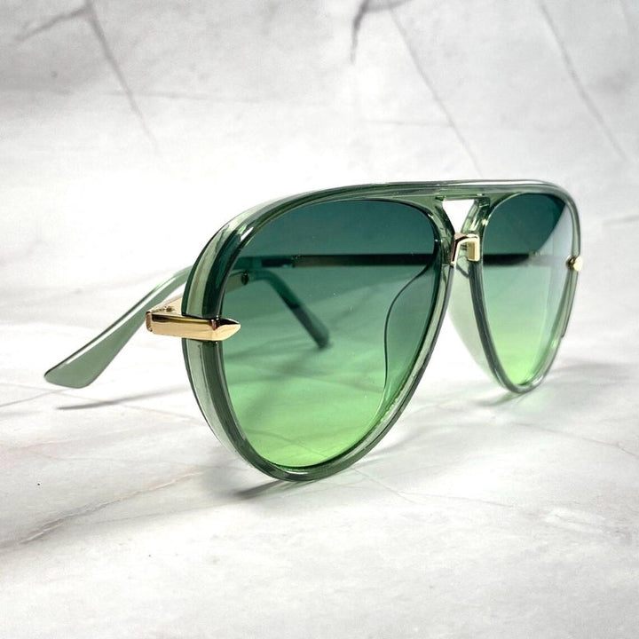 Retro unisex aviator sunglasses, 70s style with unique gradient lenses & durable acetate frame.
