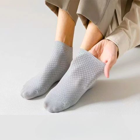 Unisex bamboo short socks for ultra comfort & everyday wear, odor control & moisture-wicking.