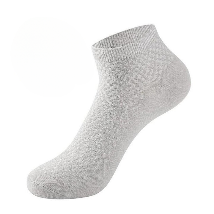 Everyday essential short socks, moisture-wicking & thermal for ultimate comfort.
