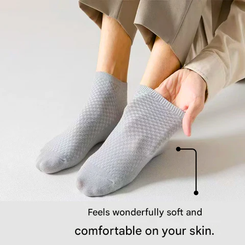 Unisex ankle socks: thermal & odor control, perfect for all-day wear.