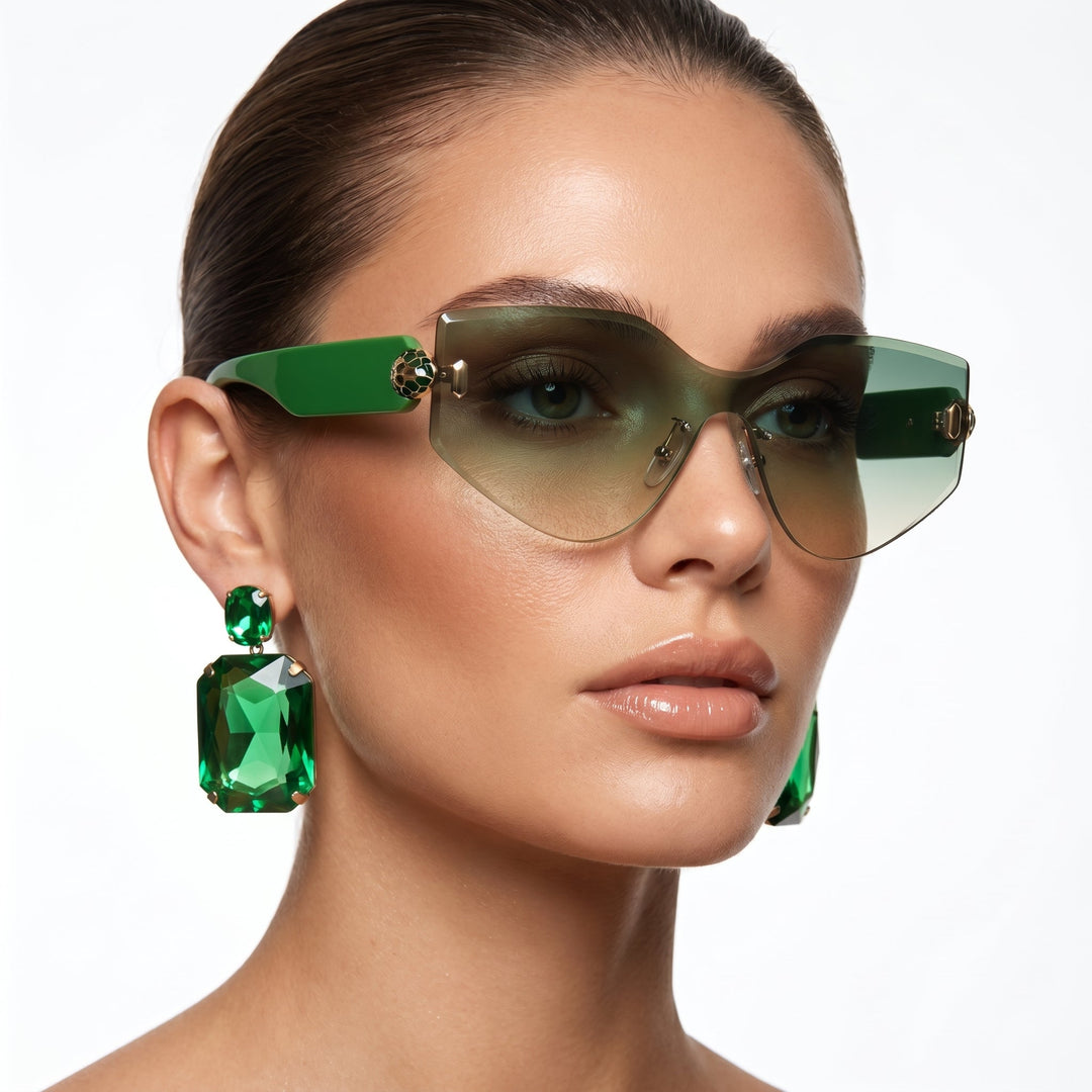 Unisex bold square frame sunglasses for stylish UV400 protection, a retro fashion accessory.