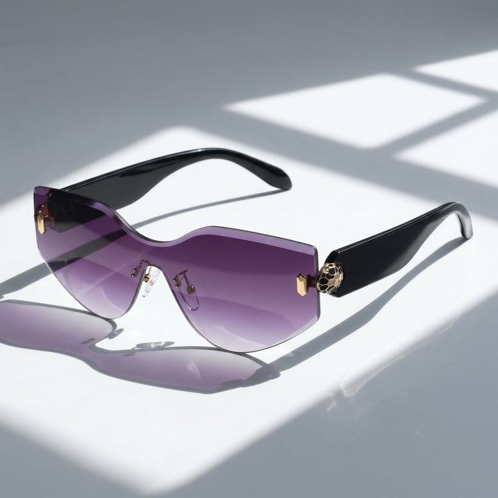 Stylish unisex square frame sunglasses, perfect for a bold look with essential UV400 protection.