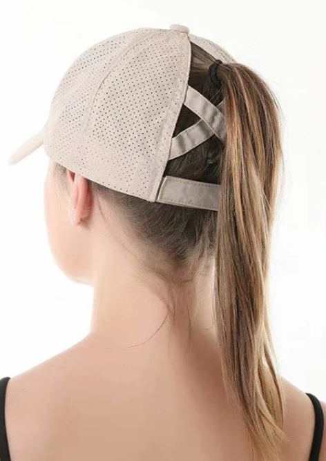 Unisex breathable mesh baseball cap for sports & outdoor activities. Adjustable fit, quick-dry design.