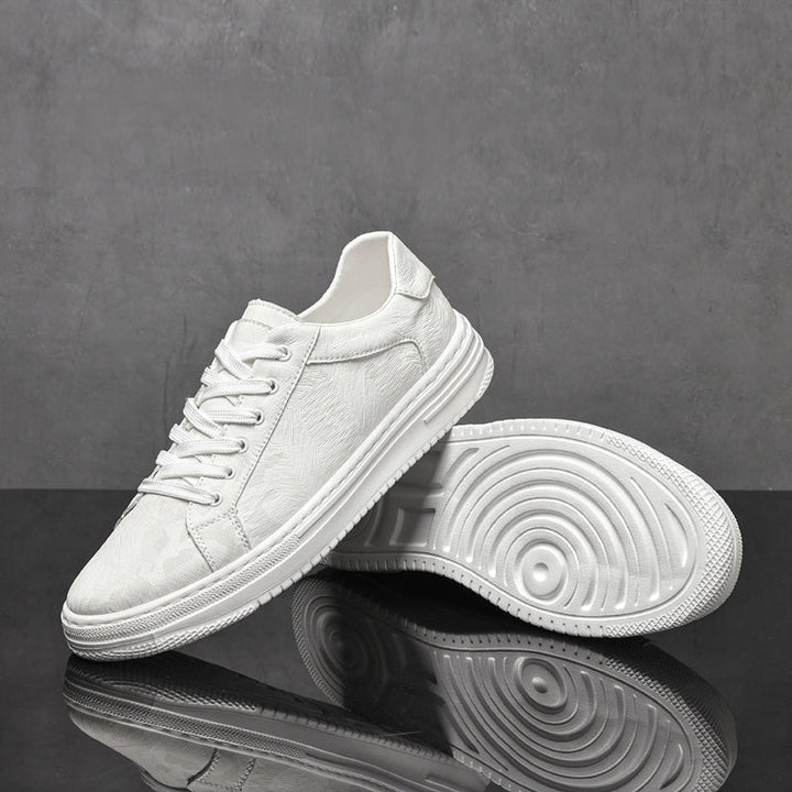 Comfortable unisex Canyon walking sneakers, ideal for daily commutes and active living.