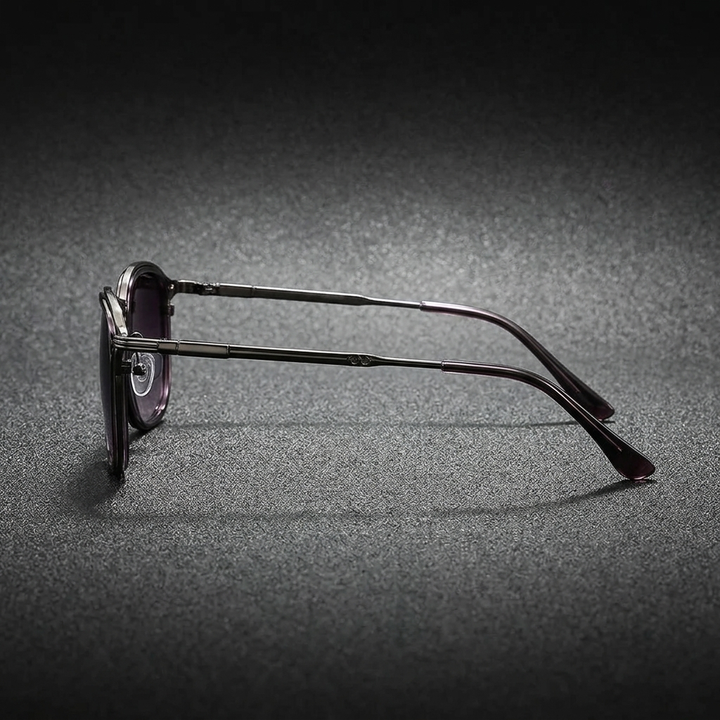 Anti-glare round sunglasses, unisex style. Essential UV protection eyewear, a chic and modern accessory.