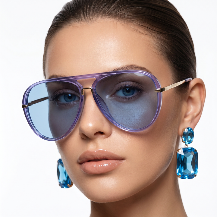 Classic style unisex pilot sunglasses featuring gradient lenses for eye protection.