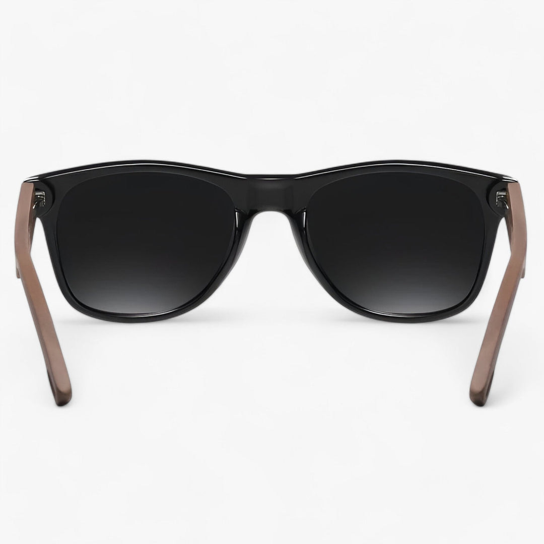 Stylish classic unisex sunglasses with UV protection & anti-glare, essential summer accessory for travel.